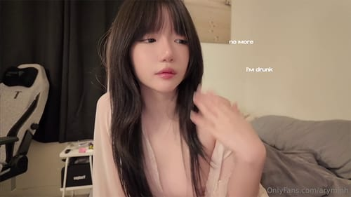 Học sinh cuối cấp tặng bạn kỷ niệm đặc biệt trước biệt ly